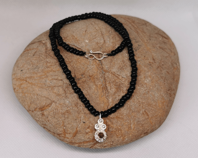 Halskette mit Granat Anhänger