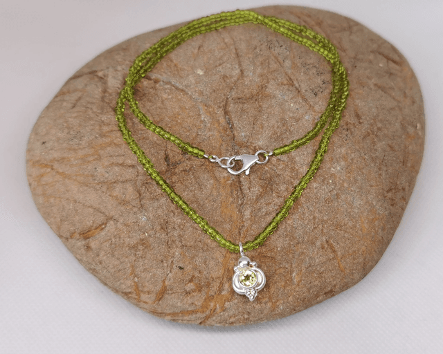 Halskette mit Peridot Anhänger