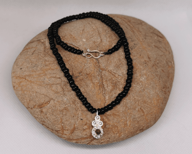Halskette mit Granat Anhänger